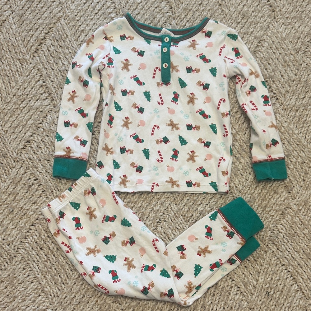 EUC Starting out gingerbread bows presents print pajama size 4t
